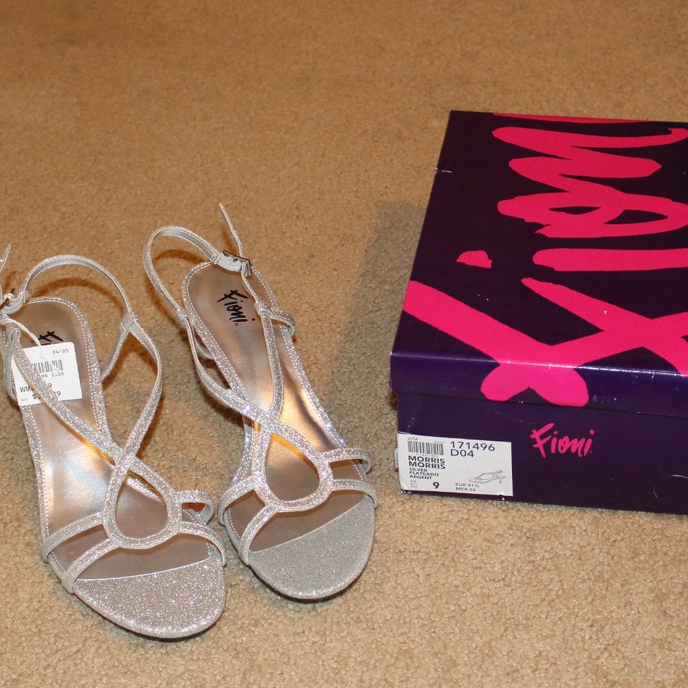Fioni Silver Strappy Dress Sandals - Sz 9